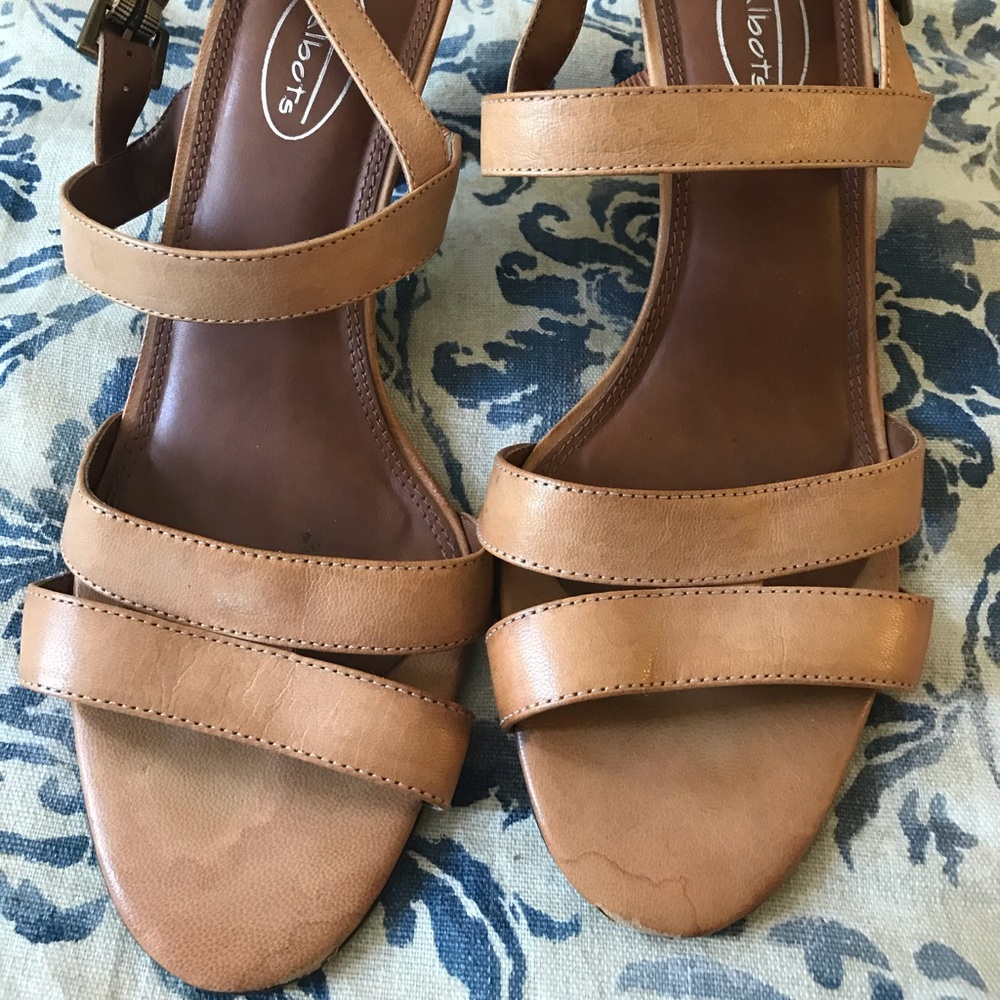Talbots size 8 light brown strappy heeled sandals